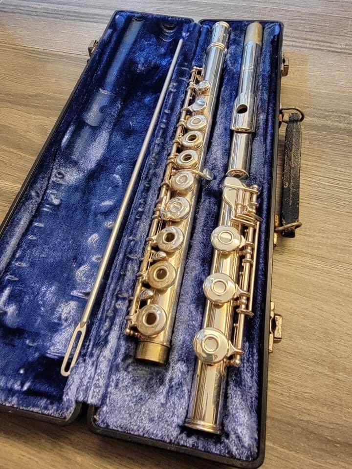 Flute Gemeinhardt 3B with B foot, Hobbies & Toys, Music & Media, Musical Instruments on Carousell