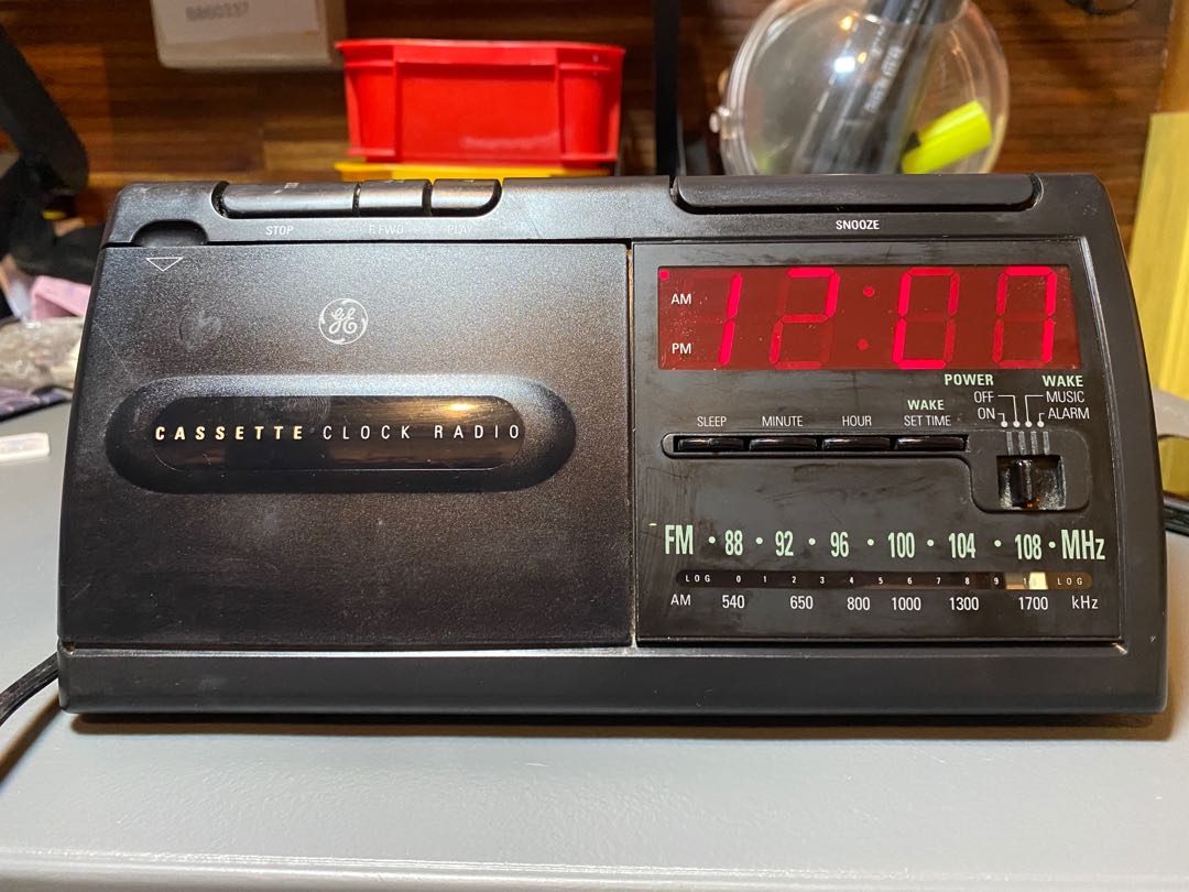 GE Vintage Cassette Clock Radio, Furniture & Home Living, Home Decor