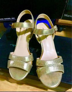 Matthews - Gold toned sandals
