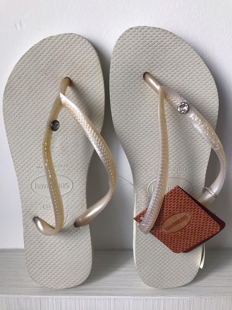 White and new arrivals gold havaianas