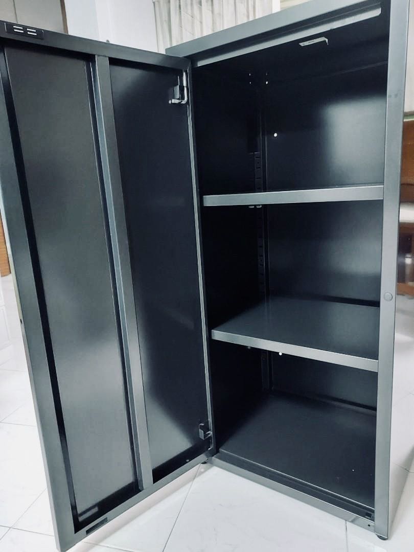 Ikea black metal 櫃, 傢俬＆家居, 傢俬, 書櫃、櫃子及架 on Carousell