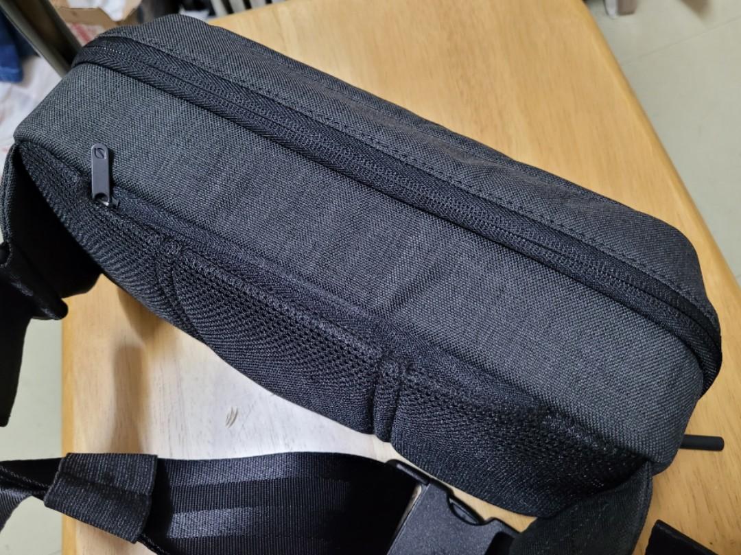 Incase camera side clearance bag with woolenex