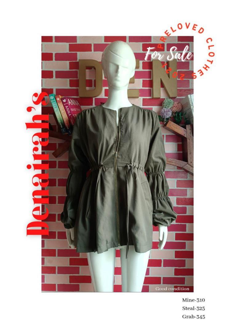 PRELOVED CLOTHES (Category: Dresses) located in Las Pinas. Submitted by odatuharon (Listing ID 1131029535, Image 1). Description: PRELOVED CLOTHES OF MY SISTER (Decluttering) MINE-STEAL-GRAB BASIS👗 ✅Mostly are branded and bought from mall. ✅Mostly are good as new, in good condition , and semi-good condition ✅Body Frame: Large Location: Las Piñas City Delivery/shipping fee is not included. Please read the details before purchasing. STRICTLY NO CA
