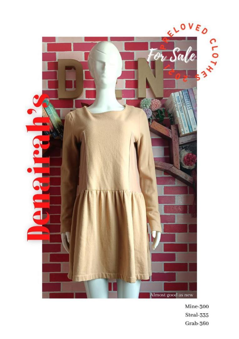 PRELOVED CLOTHES (Category: Dresses) located in Las Pinas. Submitted by odatuharon (Listing ID 1131029665, Image 1). Description: PRELOVED CLOTHES OF MY SISTER (Decluttering) MINE-STEAL-GRAB BASIS👗 ✅Mostly are branded and bought from mall. ✅Mostly are good as new, in good condition , and semi-good condition ✅Body Frame: Large Location: Las Piñas City Delivery/shipping fee is not included. Please read the details before purchasing. STRICTLY NO CA