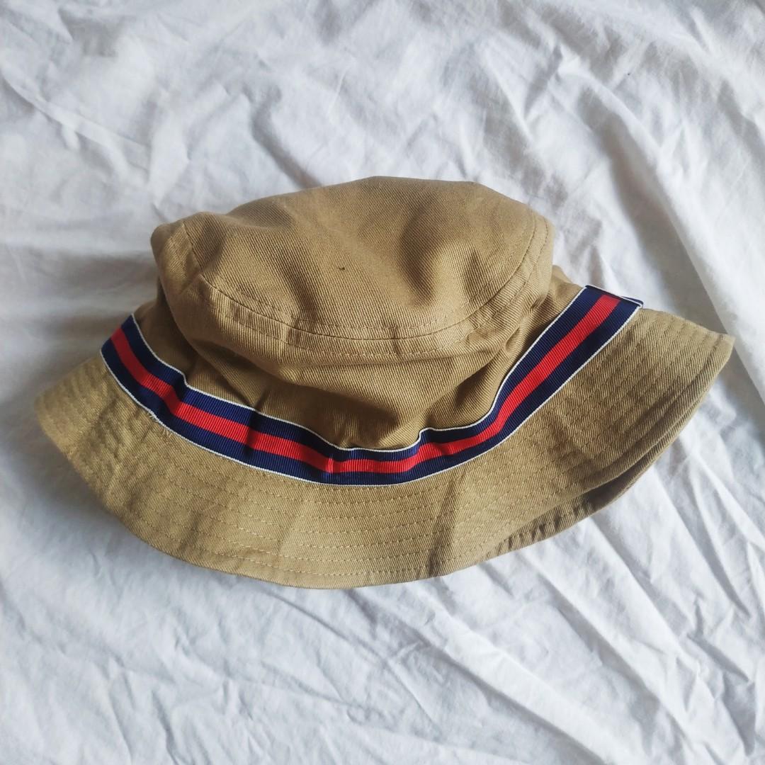 Red stripe Bucket Hat, Fesyen Pria 