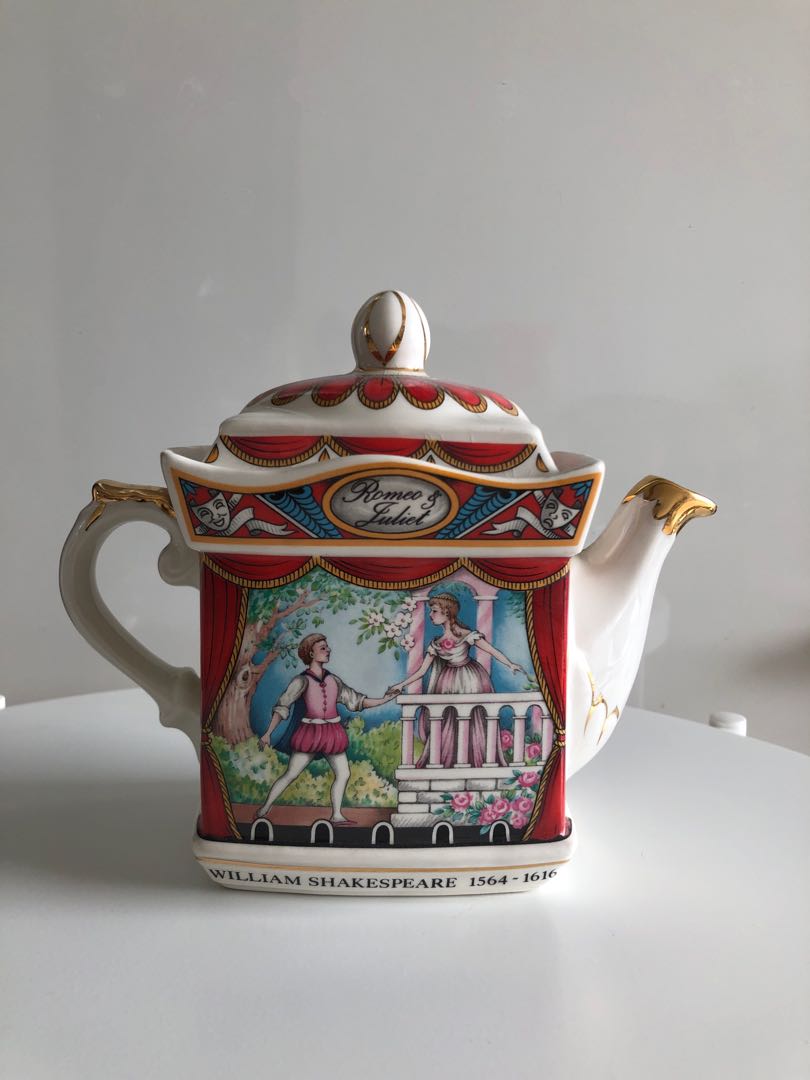 Sadler (Classic Collection) Porcelain Teapot, Hobbies & Toys