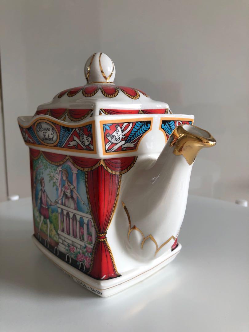 Sadler (Classic Collection) Porcelain Teapot, Hobbies & Toys