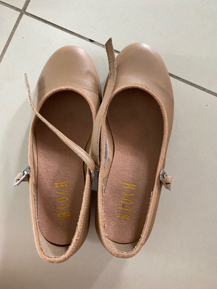 Tap shoes size 5 Bloch, Women's Fashion, Footwear, Flats on Carousell