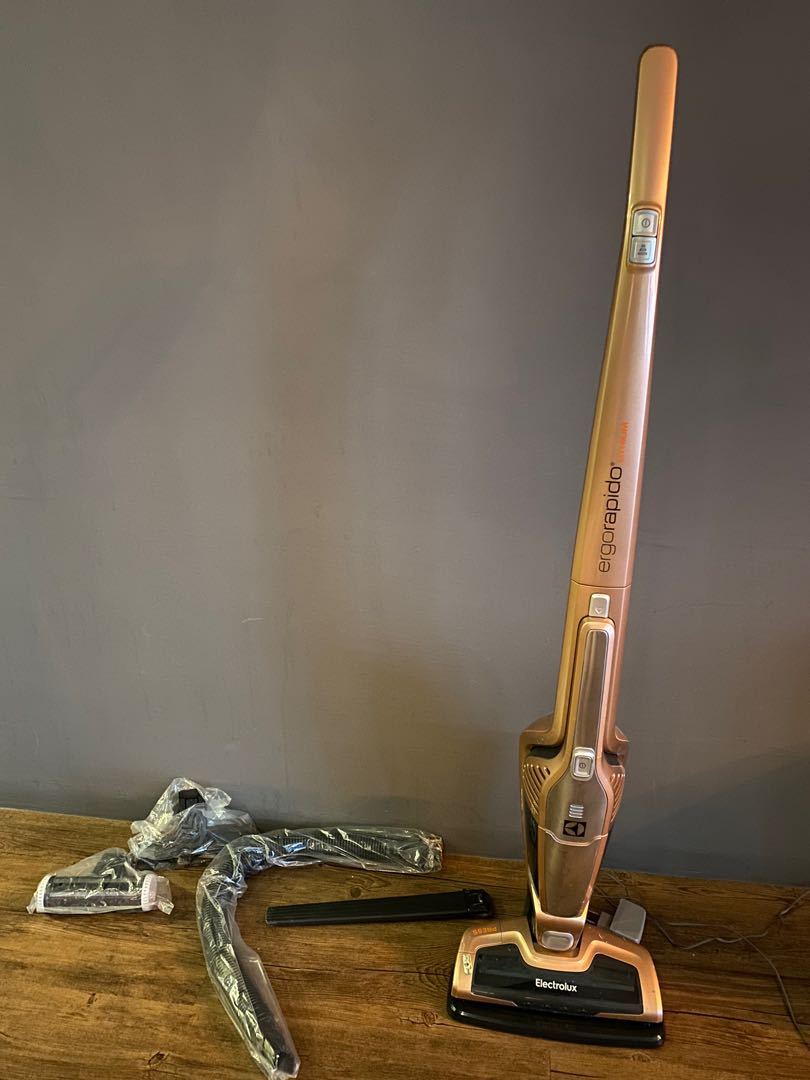 Vacuum electrolux ergorapido ZB3114AK, TV & Home Appliances, Vacuum Cleaner & Housekeeping on