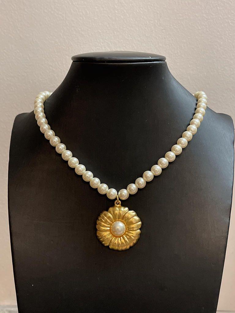 Vintage pearl gold necklace Excellent Used Condition Women s