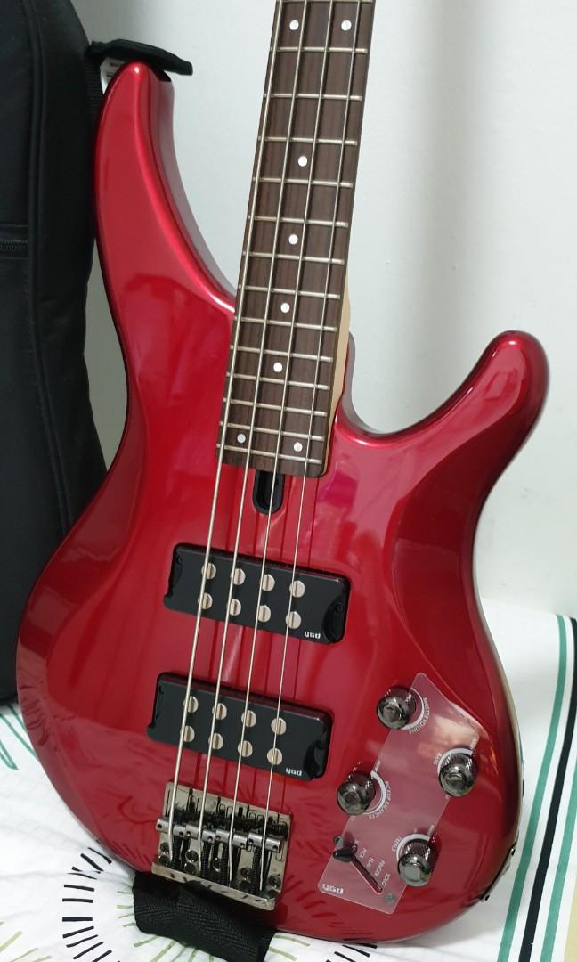 Yamaha bass guitar with bass amplifier, Hobbies & Toys, Music & Media
