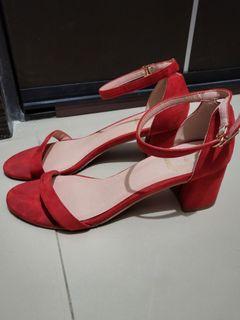 紅色涼鞋