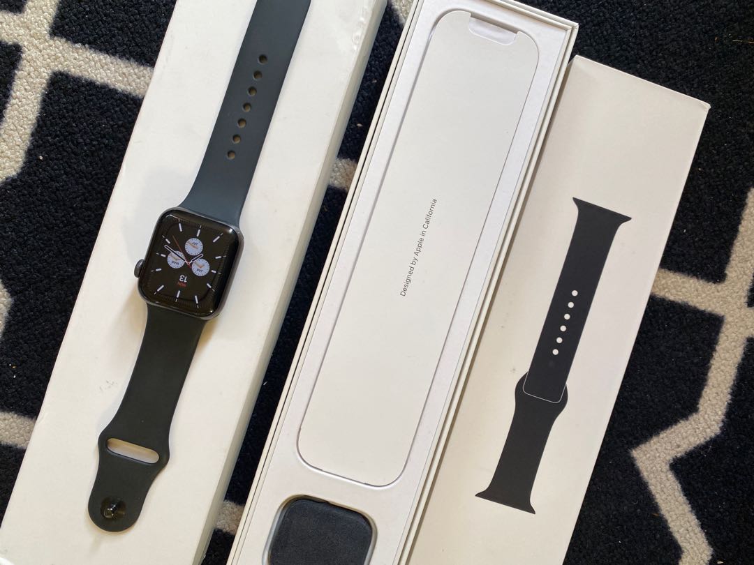 Apple Watch series 5, Barang Mewah, Jam 