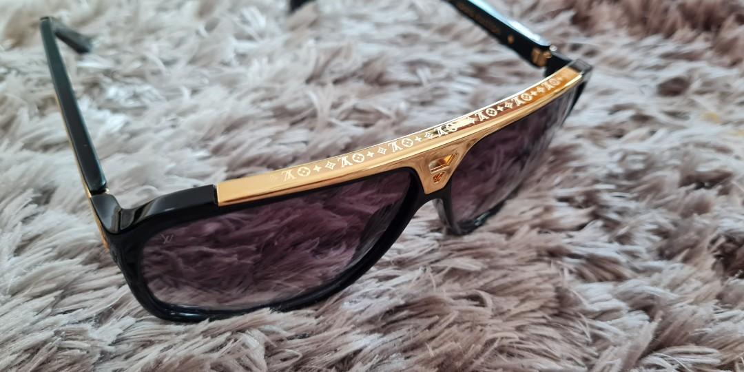 Louis Vuitton Z0350W Evidence Sunglasses, Women's Fashion, Watches &  Accessories, Sunglasses & Eyewear on Carousell