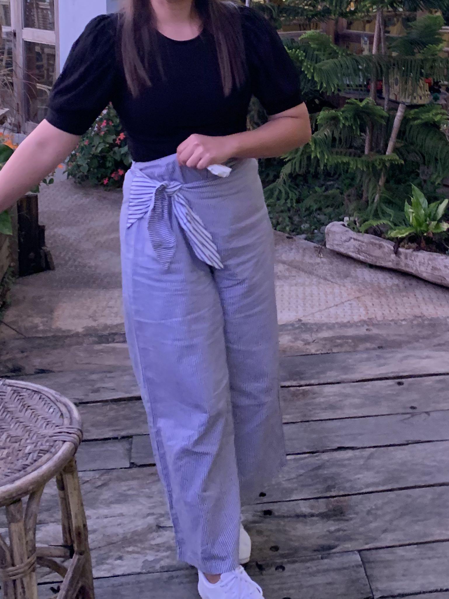 bershka cullottes (Category: Jeans) located in Manila. Submitted by marieljayeah (Listing ID 1131309977, Image 2). Description: nice condition, once worn. xs-small (stretch).