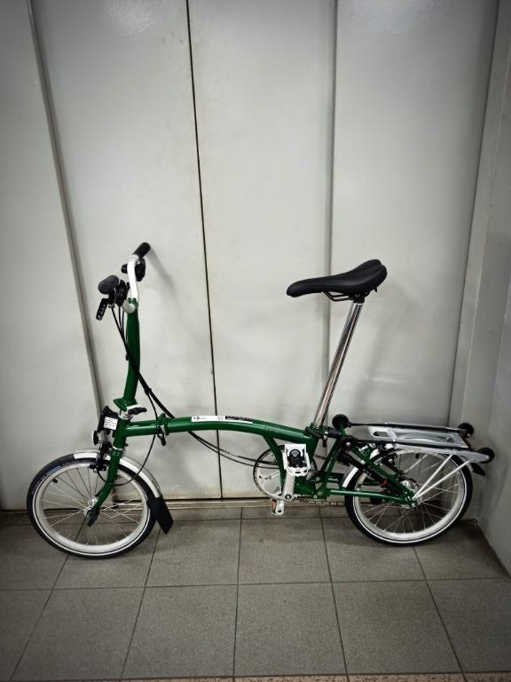 Brompton Racing Green M6R (Category: Bicycles) located in Singapore. Submitted by looiscycle (Listing ID 1131266795, Image 1). Description: Brompton Racing Green M6R Priced to sell, non neg. Hope to reply everyone, cant please everyone too. :P DM here or whatsapp directly the link below https://wa.me/6588177166.
