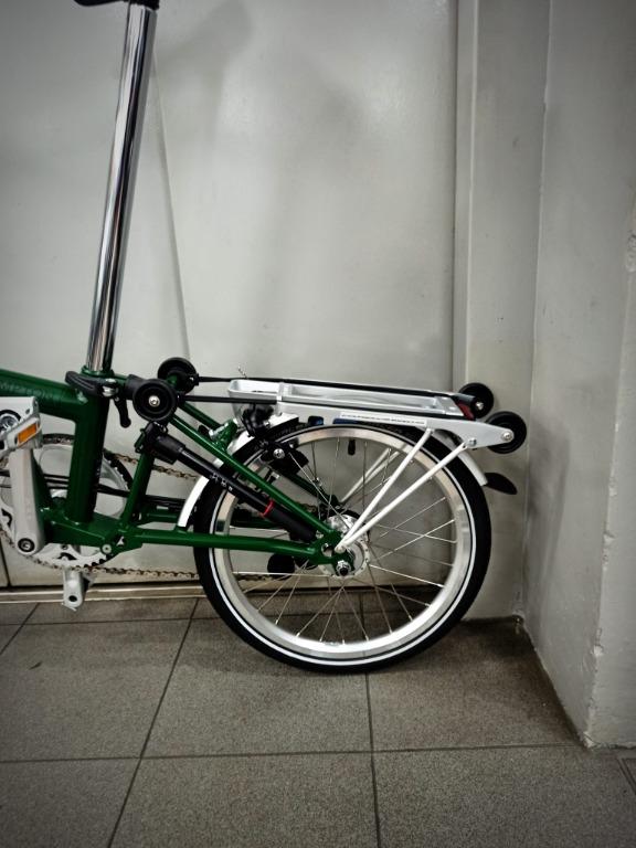 Brompton Racing Green M6R (Category: Bicycles) located in Singapore. Submitted by looiscycle (Listing ID 1131266795, Image 4). Description: Brompton Racing Green M6R Priced to sell, non neg. Hope to reply everyone, cant please everyone too. :P DM here or whatsapp directly the link below https://wa.me/6588177166.