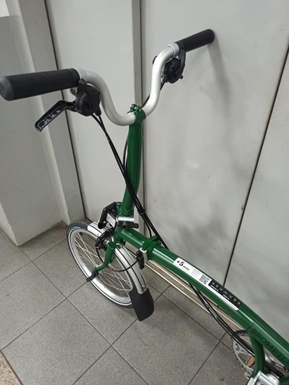 Brompton Racing Green M6R (Category: Bicycles) located in Singapore. Submitted by looiscycle (Listing ID 1131266795, Image 6). Description: Brompton Racing Green M6R Priced to sell, non neg. Hope to reply everyone, cant please everyone too. :P DM here or whatsapp directly the link below https://wa.me/6588177166.