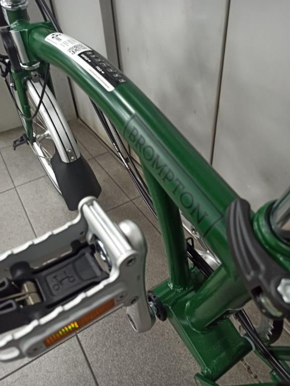 Brompton Racing Green M6R (Category: Bicycles) located in Singapore. Submitted by looiscycle (Listing ID 1131266795, Image 2). Description: Brompton Racing Green M6R Priced to sell, non neg. Hope to reply everyone, cant please everyone too. :P DM here or whatsapp directly the link below https://wa.me/6588177166.