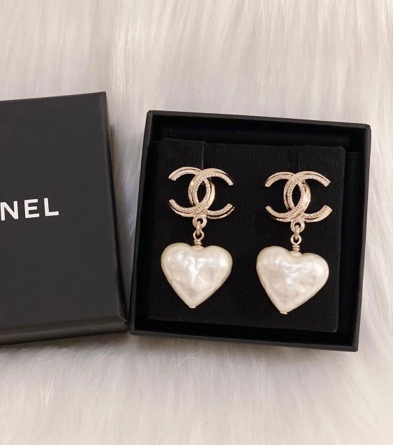 V-Day🎁[Full Set]🤍 ©️Chanel 22C Pearl Heart Earrings, Luxury, Accessories  on Carousell