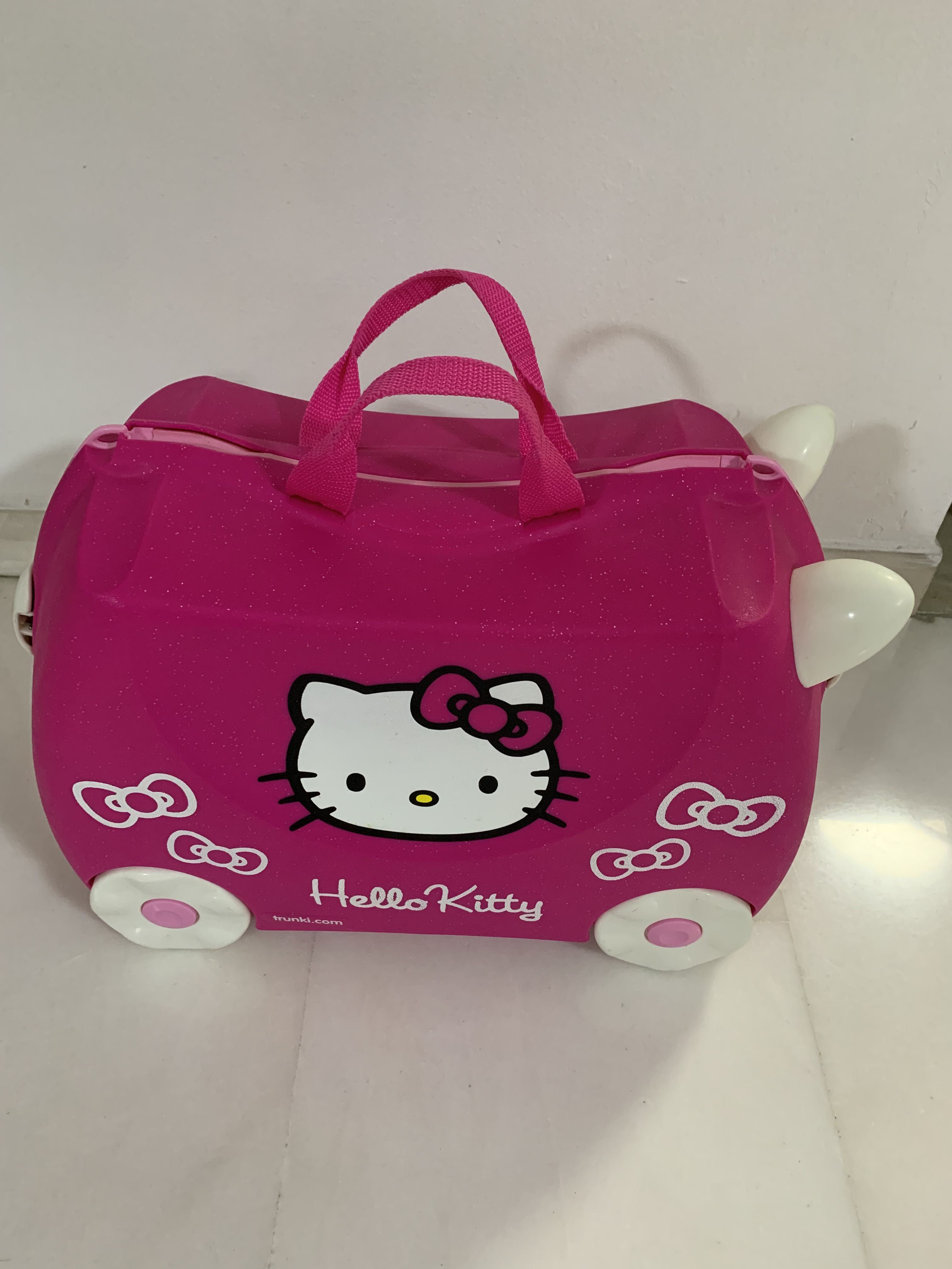 hello kitty trunki