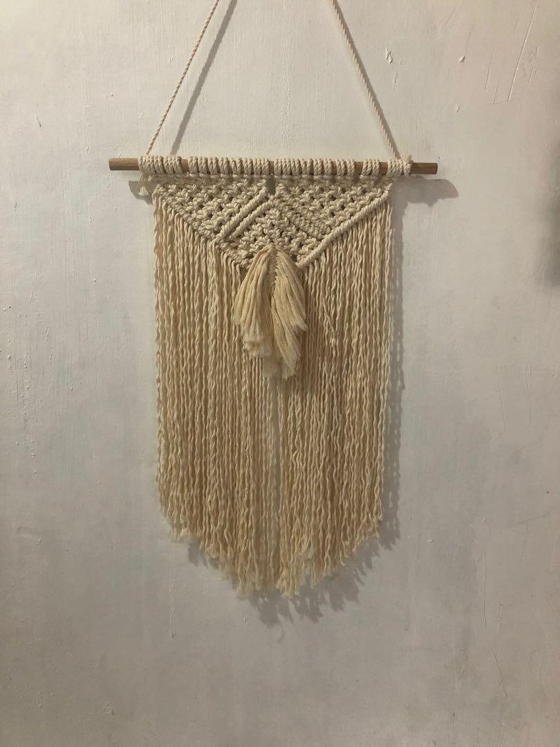 Macrame Wall decor (Category: Wall Decor) located in Candelaria. Submitted by azielkob (Listing ID 1131301303, Image 1). Description: Rod size is 16 inches Approximately 23inches long.