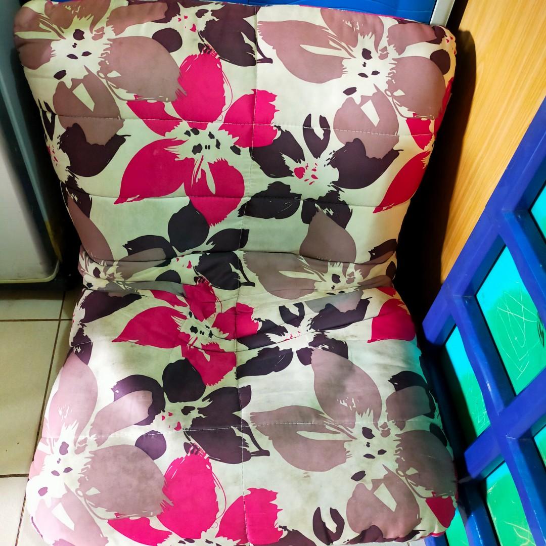 Single sofa chair (Category: Sofas) located in Manila. Submitted by buyandbeblessed (Listing ID 1109925814, Image 1). Description: with washable cover 1 seater, comfy low sofa.