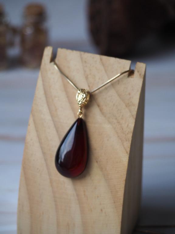 Natural Cherry Amber Pendant Gold Pleated