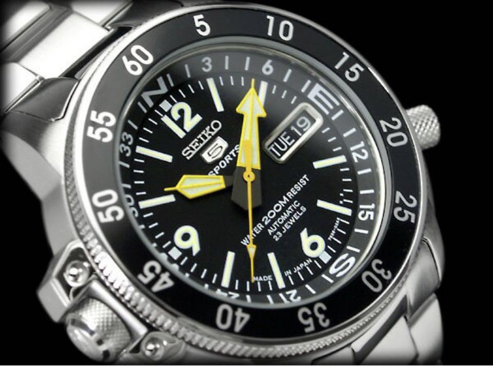 Seiko men's shop automatic diver's skz211j1