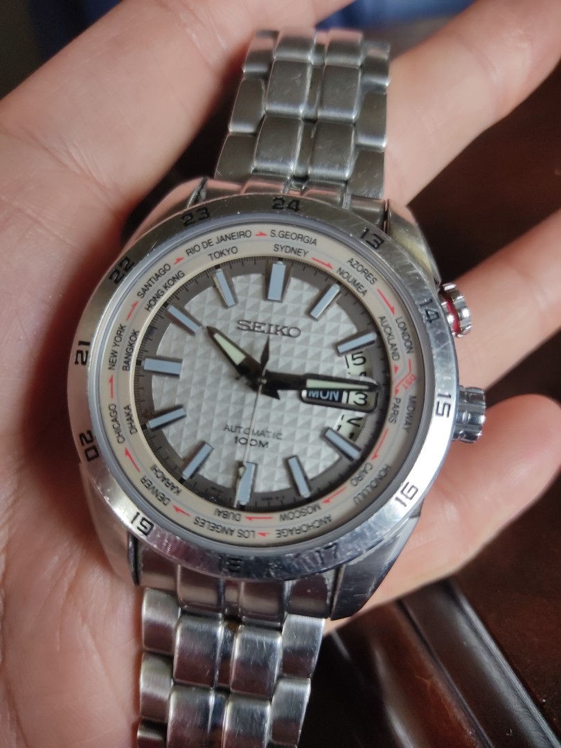 Seiko watch 4r16. Sapphire glass and serviced., Men's Fashion, Watches &  Accessories, Watches on Carousell