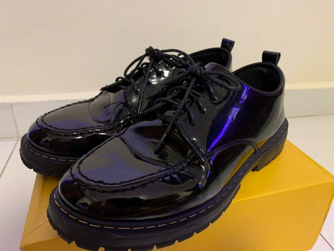 shiny black women's dress shoes