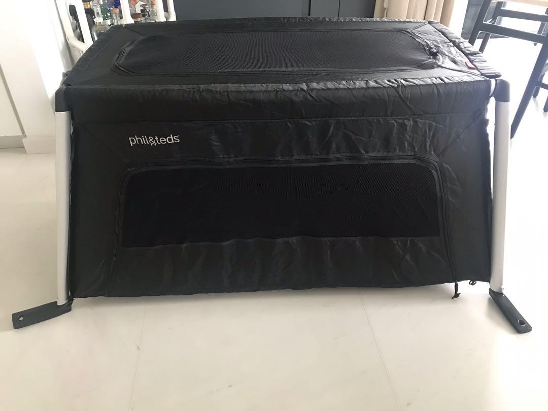 travel cot light weight (phil & teds), Babies & Kids, Baby Nursery