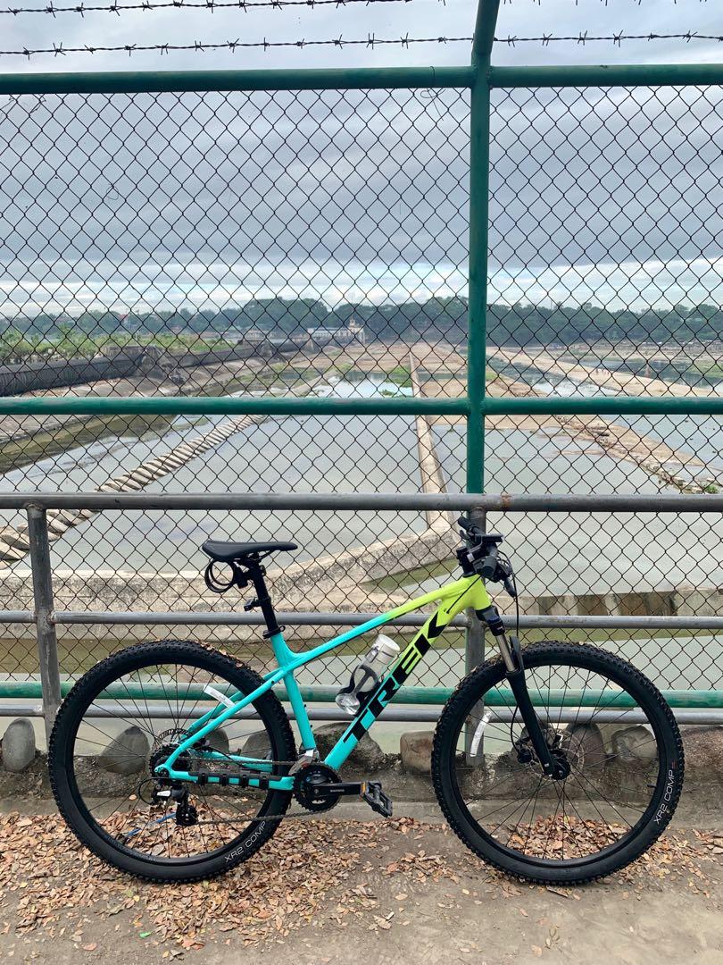 Trek marlin 5 sale vs giant talon 3