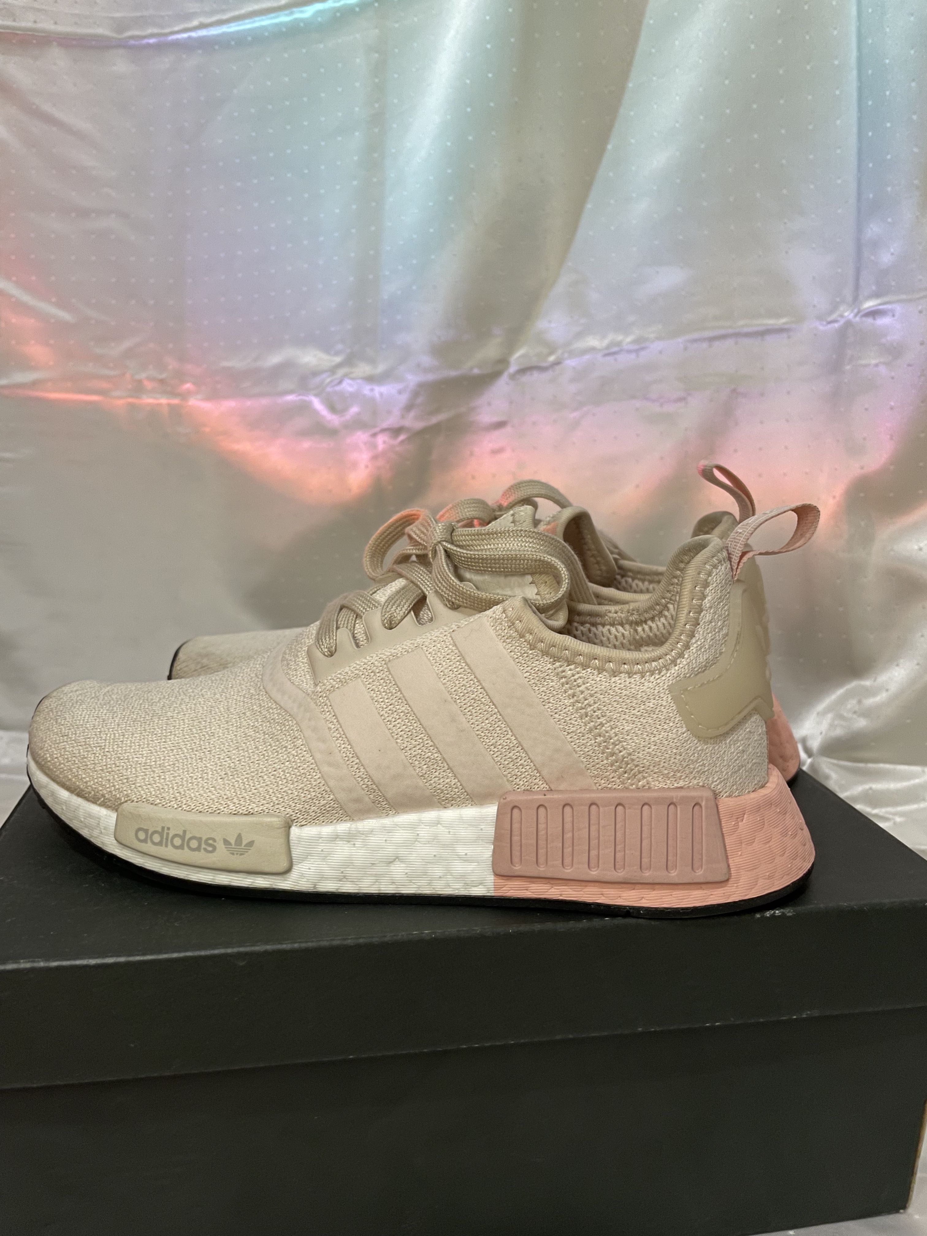 Adidas NMD R1 W, Fesyen Pria, Sepatu , Sneakers di Carousell