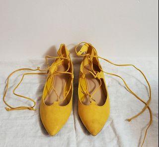 Old Navy Lace up Shoes  Size US 6