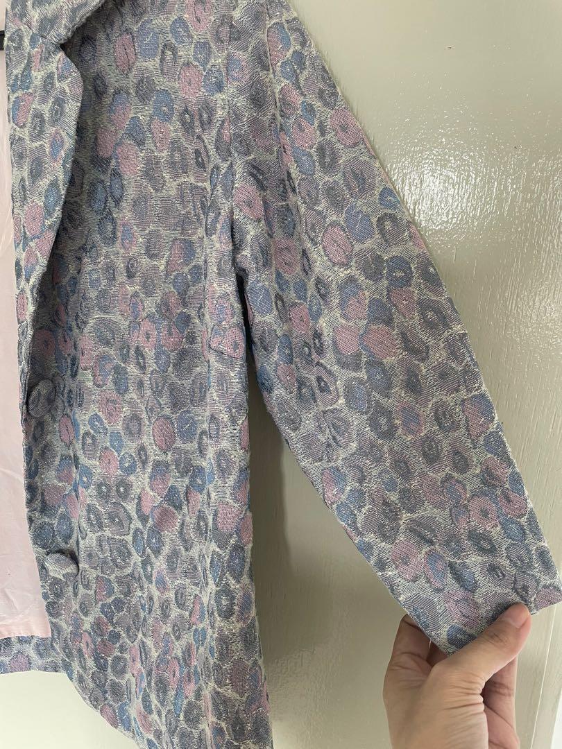 Blazer (Category: Coats, Jackets and Outerwear) located in Shah Alam. Submitted by _syimadam (Listing ID 1131520321, Image 3). Description: Hi lovely Ladies, Would like to let go this blazer, suitable for office use (with style! 😎) as I’m currently working from home hence not using it anymore. Decluttering my wardrobe ☺️.