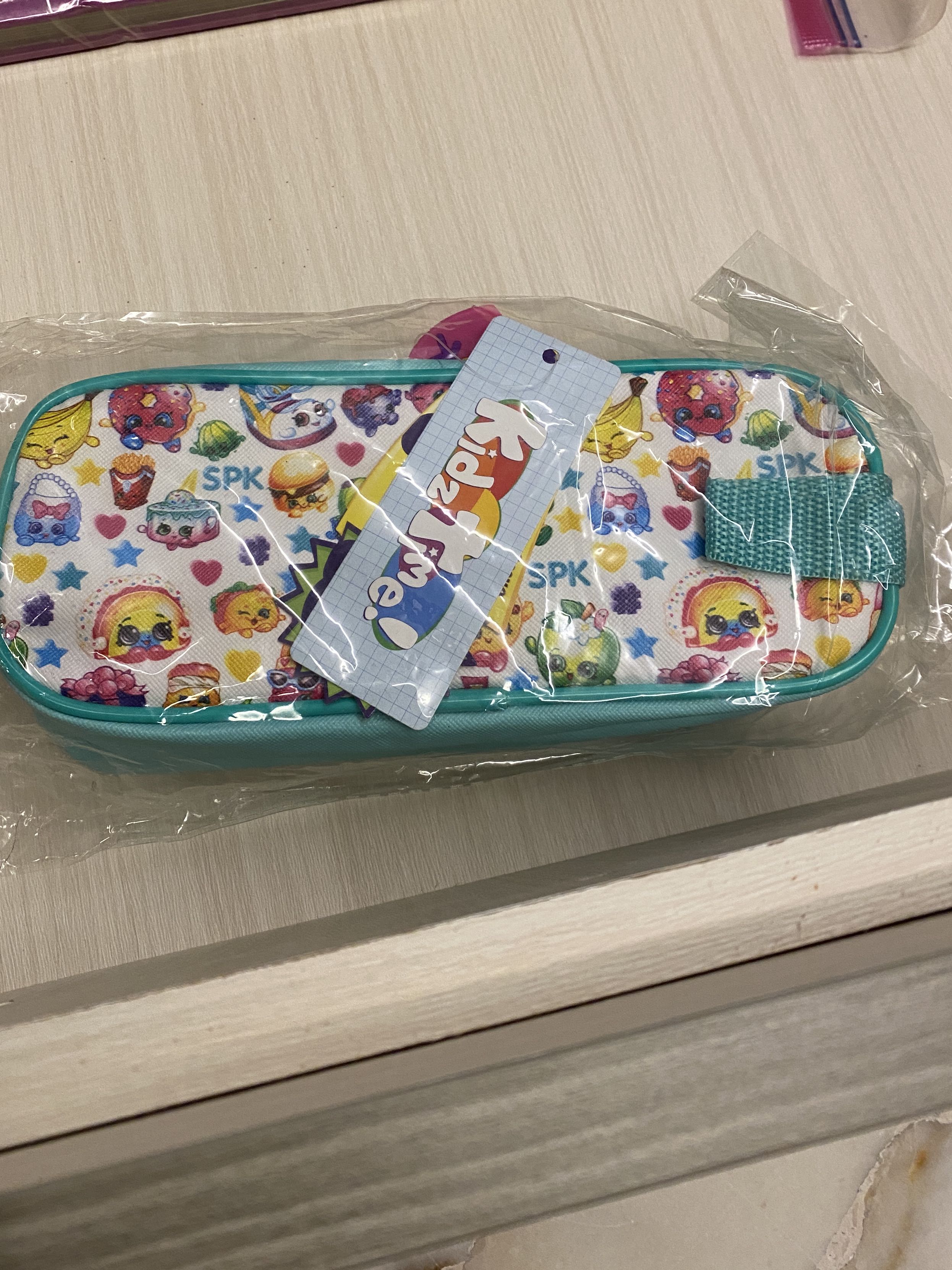 *give away*BNIP/WT shopkin pencil case, Everything Else on Carousell