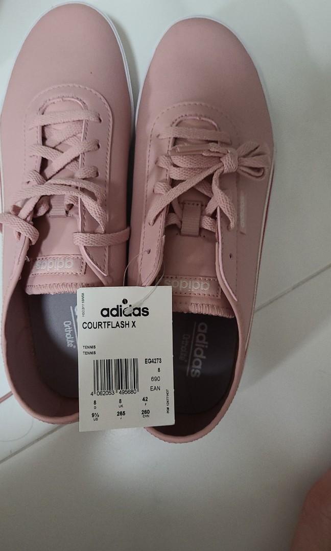 BNWT Adidas Courtflash tennis shoes
