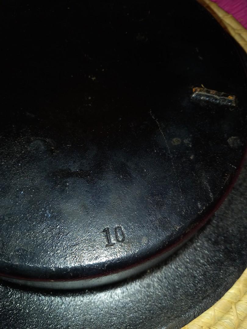CAST IRON PAN WITH RING (Category: Cookware & Accessories) located in Cavite. Submitted by qapirazzo_voutik23 (Listing ID 1131520790, Image 3). Description: Japan Made Cast Iron With Ring Size #10.