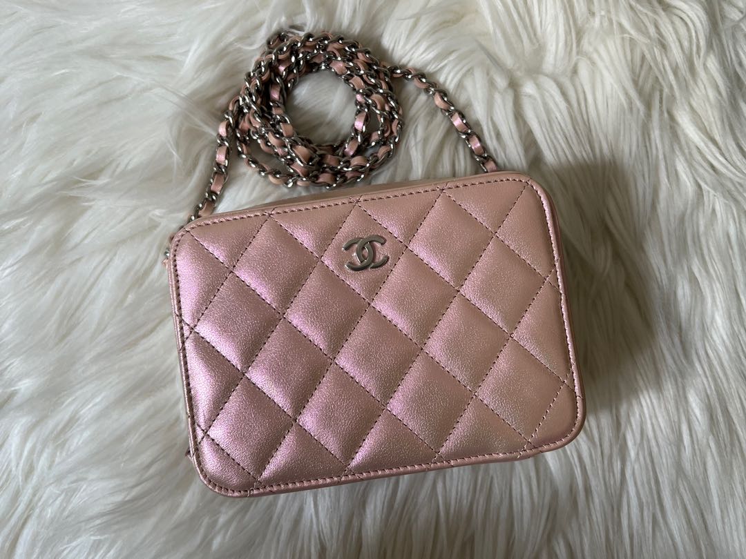 CHANEL O PURSE VANITY WITH CHAIN / CAMERA BAG IRIDESCENT PINK