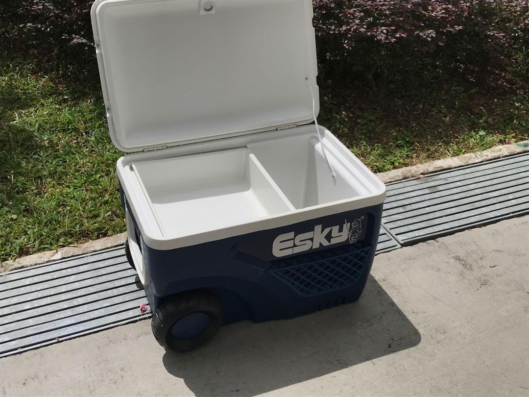 (RESV 92) ESKY Cooler Box on Wheels 65L , Sports Equipment, Fishing on