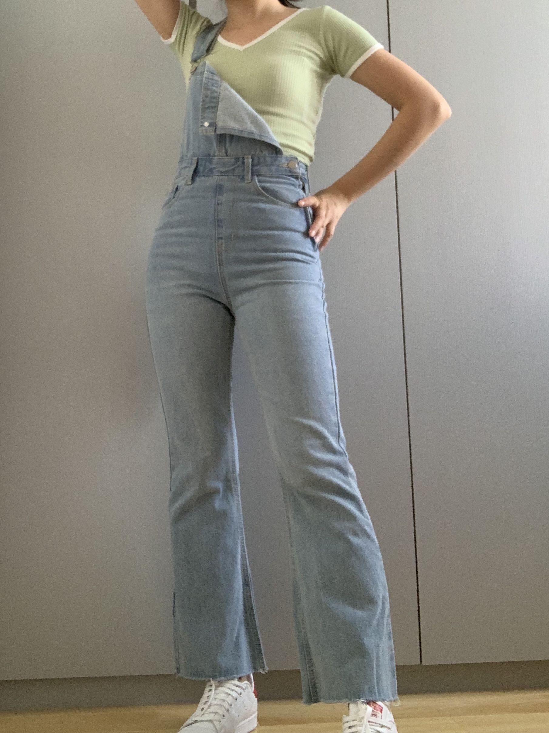 High-waisted flared denim overalls (高 