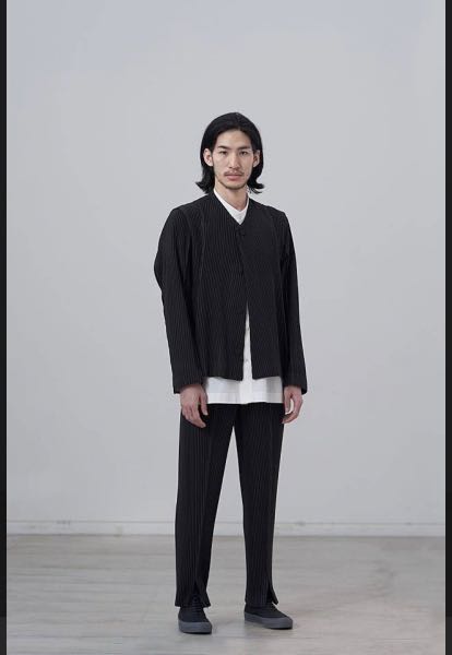 HOMME PLISSE ISSEY MIYAKE 三宅一生Solid Pleats 墨黑色外套3號正品