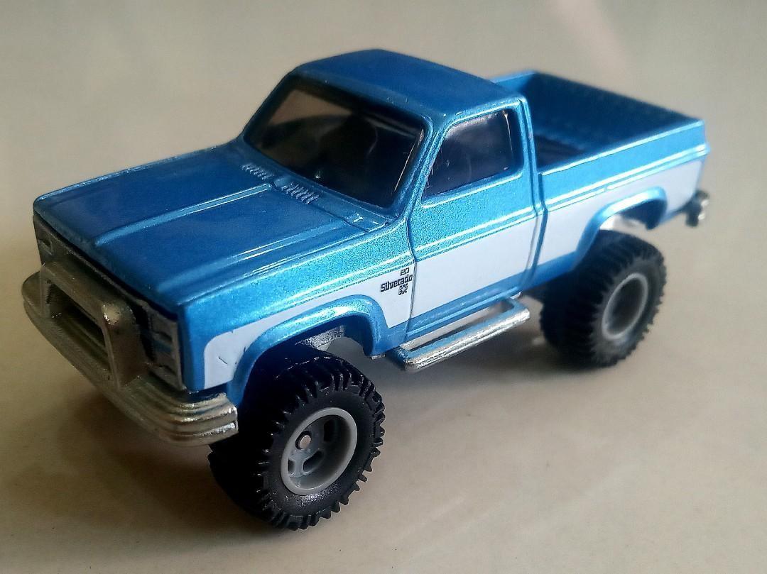 Hot Wheels 2020 Boulevard Series 83 Chevy Silverado 4x4 Real