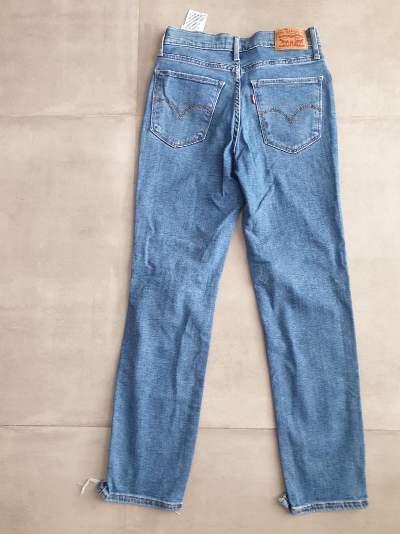 Levi 624 cropped jeans Women s Fashion Bottoms Jeans Leggings on Carousell