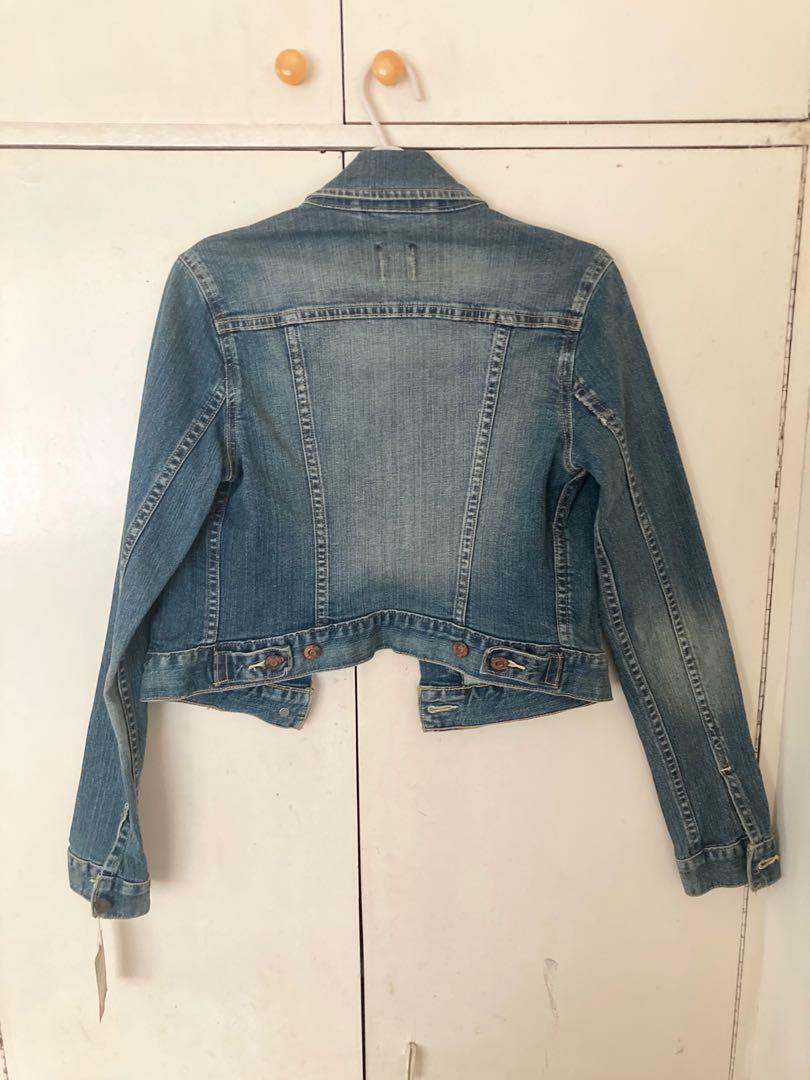 Levi’s Cropped Denim Jacket (Category: Coats, Jackets and Outerwear) located in San Jose. Submitted by frantk (Listing ID 1131510049, Image 2). Description: For sale Brand new with tag Authentic from US Never used XS size RFS: wrong size Payment: Gcash or UnionBank Shipping via JRS, J&T or LBC Message me for inquiries :) .