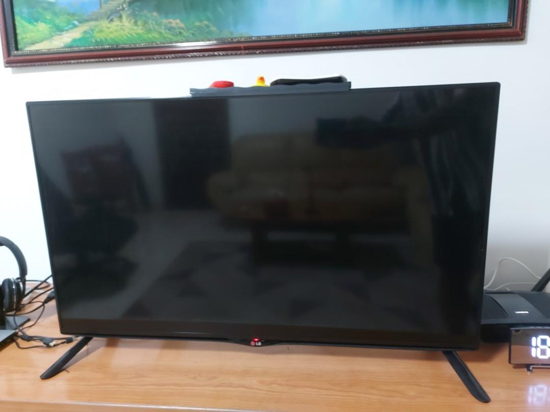 LG Smart LED 43" rarely used, TV & Home Appliances, TV & Entertainment