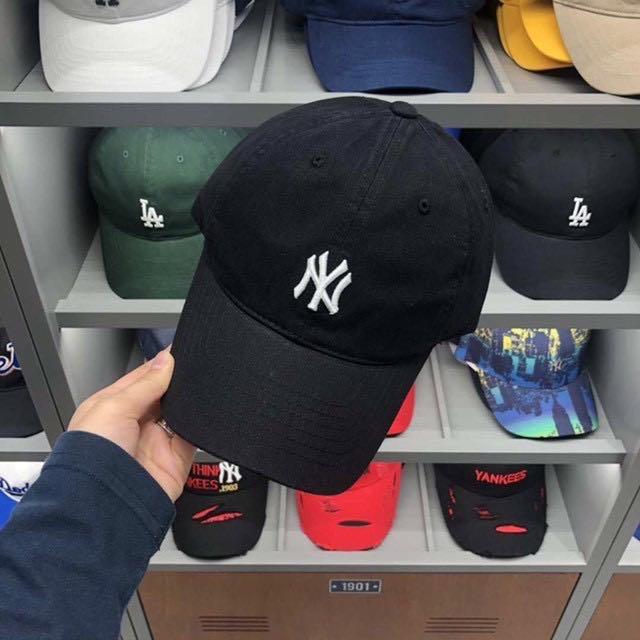 Mlb small best sale logo cap