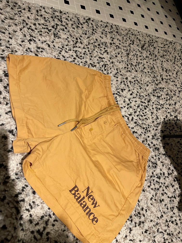 NEW BALANCE COOKIE SHORTS IN SMALL 