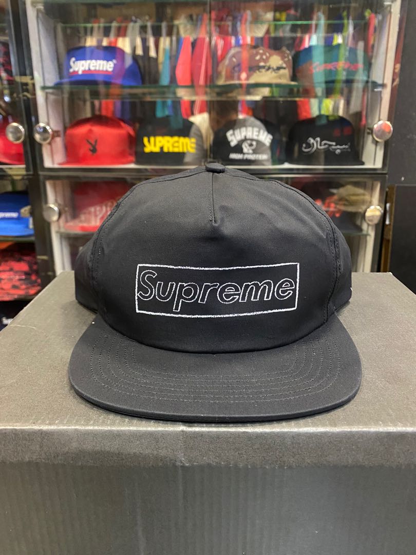 【低価限定品】Supreme KAWS Chalk Logo 5-Panel ブラック キャップ